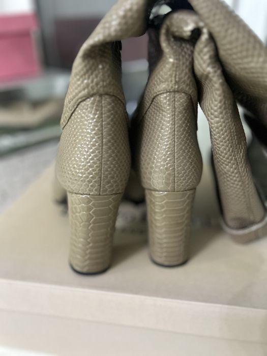 Продаются осенние сапоги