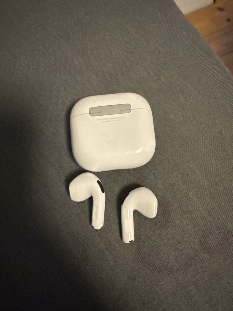 Airpods 4 with active noise cancelling