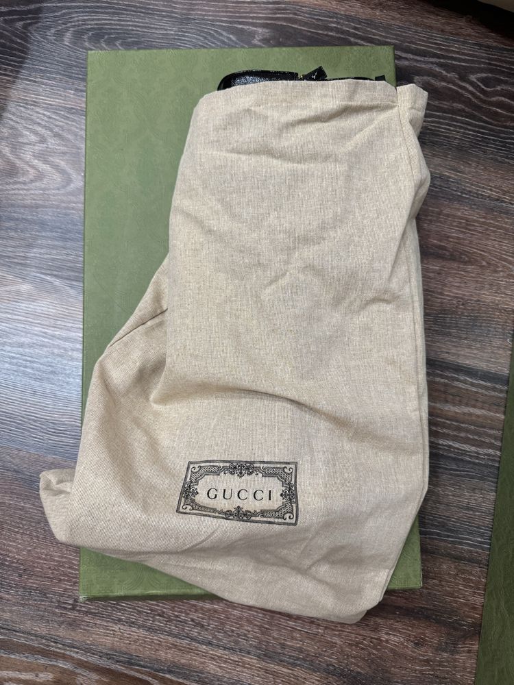 Оригинални ботуши Gucci.