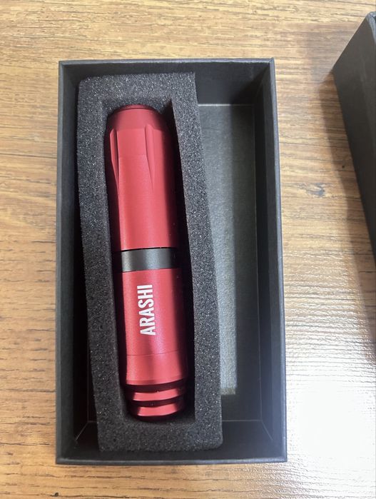 тату машинка с беспроводной зарядкой