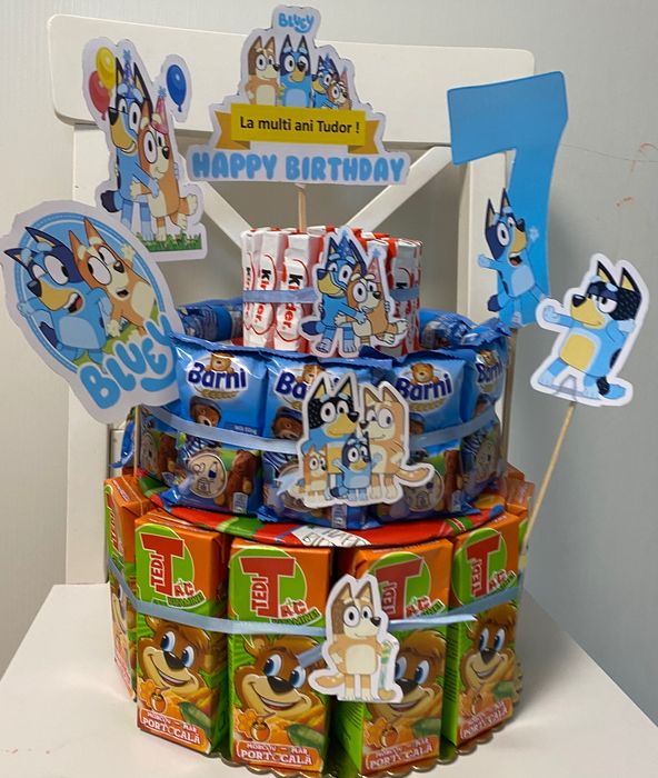 Tort din dulciuri ambalate