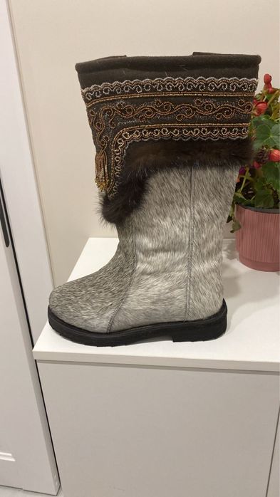 Продам унты новые женские