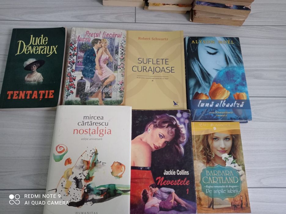 Vând urgent cărți romantice 5 lei bucata