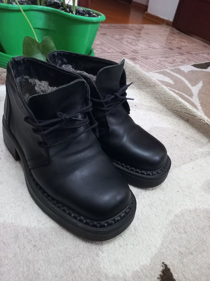 Продам ботинки зимние
