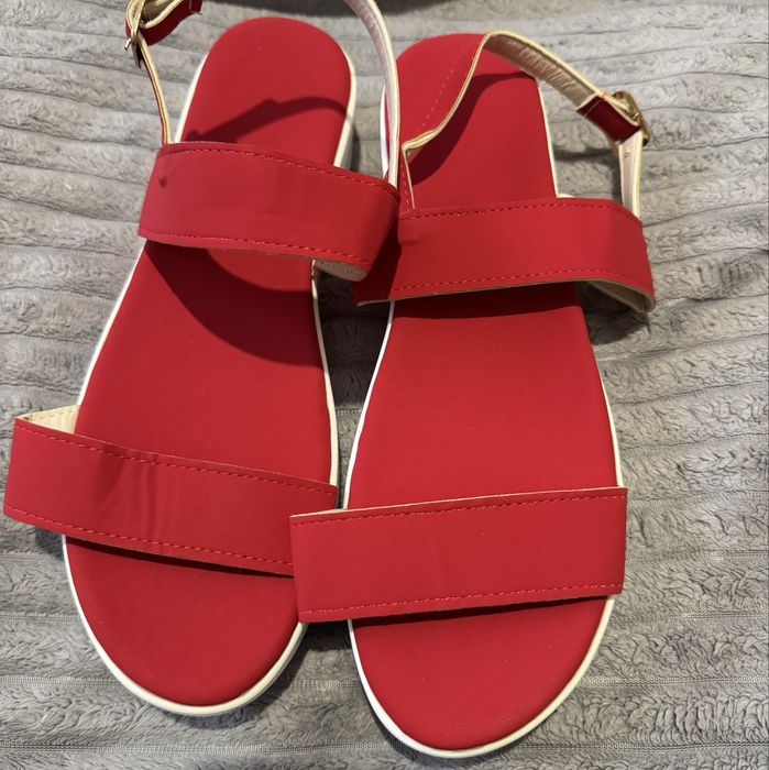 Продам босоножки  новые не подошел размер