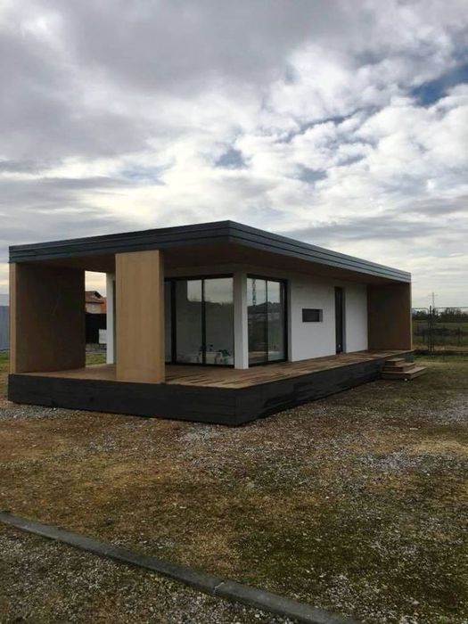 Case modulare pe structură metalică rezistentă și invelite cu panou sa