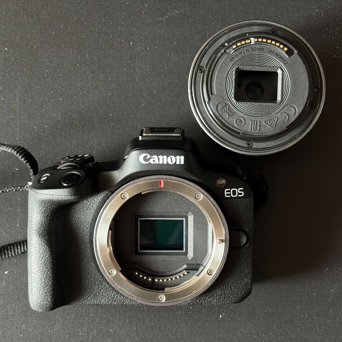 Canon EOS R50 Mirrorless + Obiectiv RF-S 18–45mm + Accesorii – Ca Nou