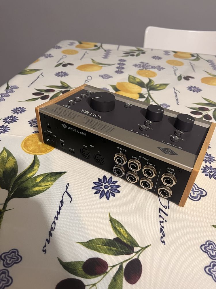 Продаю аудиоинтерфейс Universal Audio Volt 476