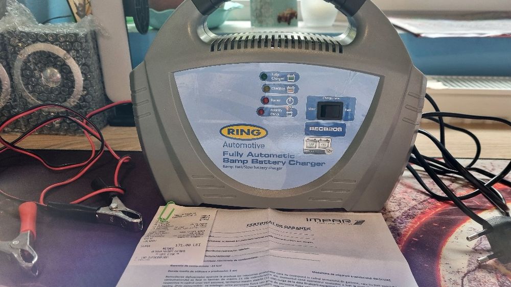 Vând aparat de încărcat baterie auto !