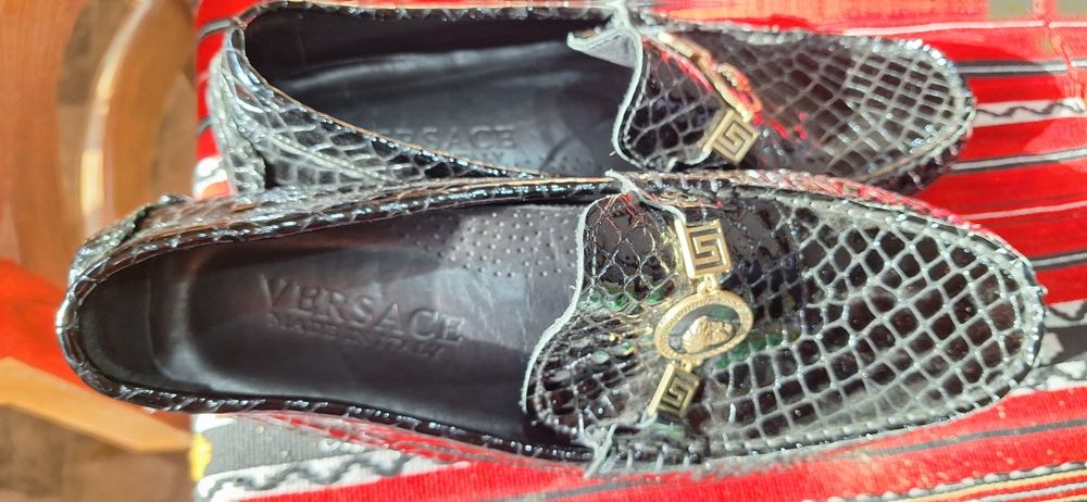 vând  mocasini Verssace  originali made in Italy mărimea 42 pret ușor