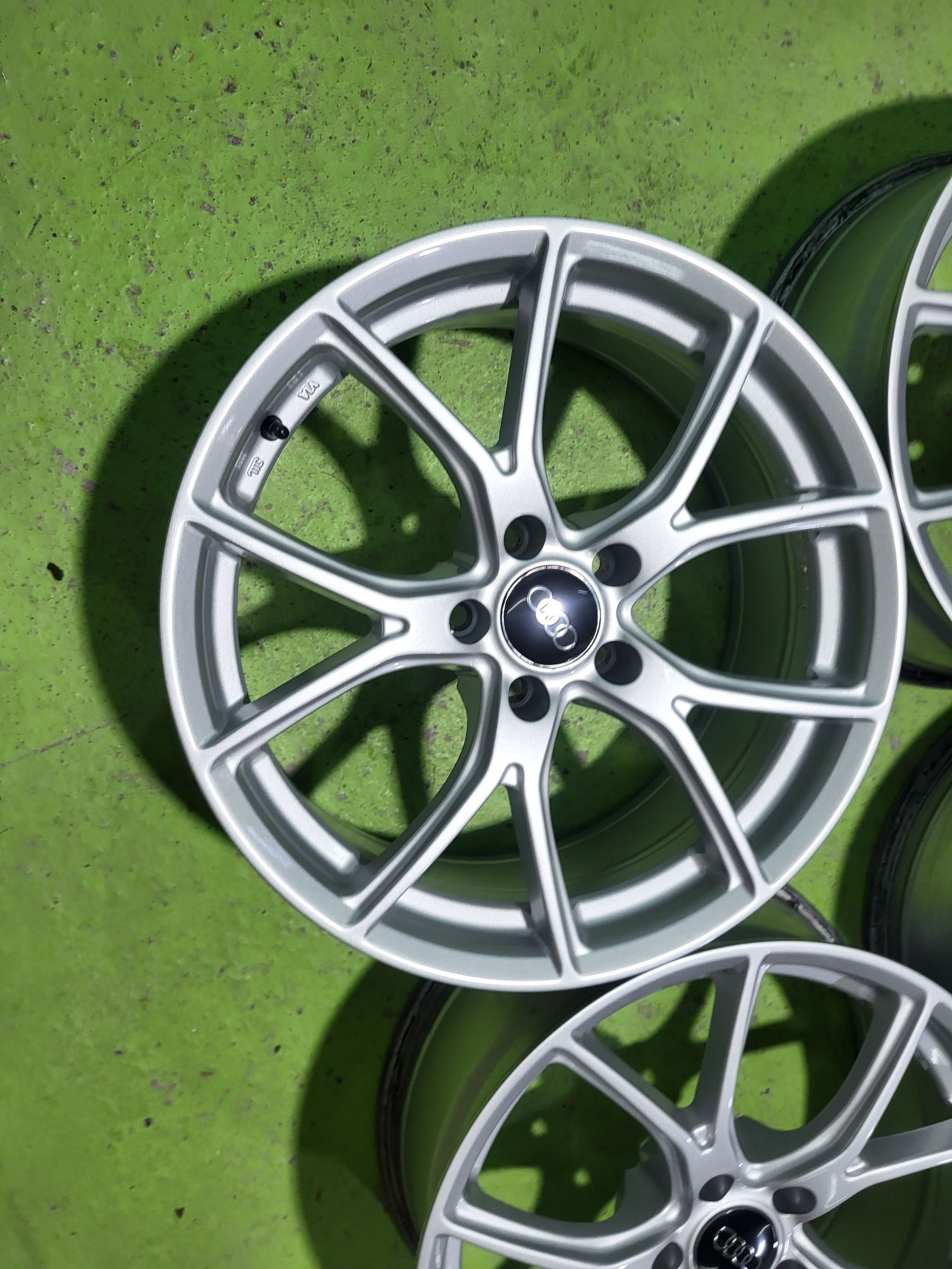 18 5x112 Audi A3 A4 A6 Vw Passat Touran Caddy Arteon Skoda 5х112