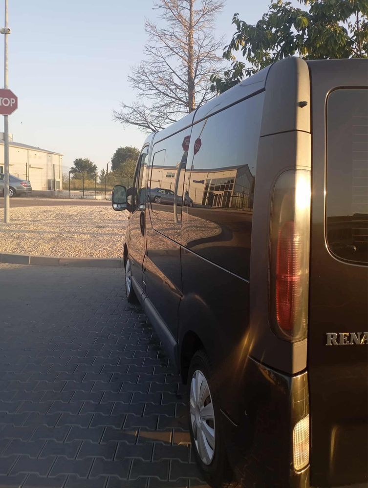 Vând sau schimb renault trafic 8+1