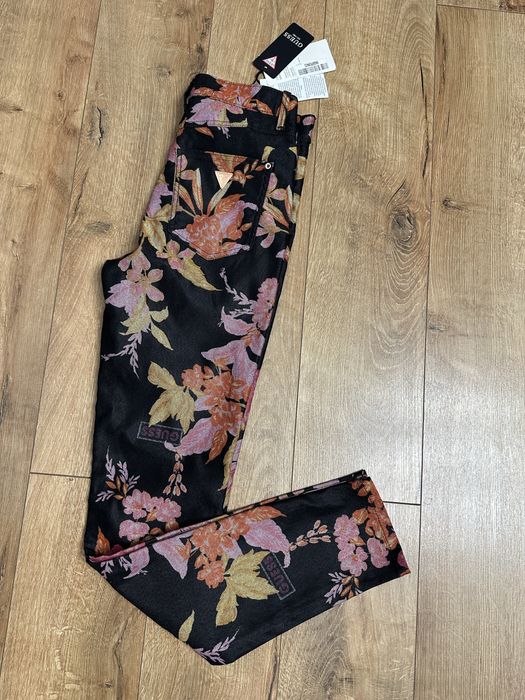 Дамски дънки GUESS размер 27 НОВИ