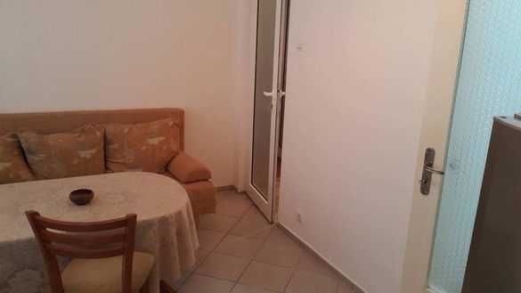 Дава се под наем Тристаен апартамент в Бургас, Център - 70 кв.м за 102 € - Снимка #1