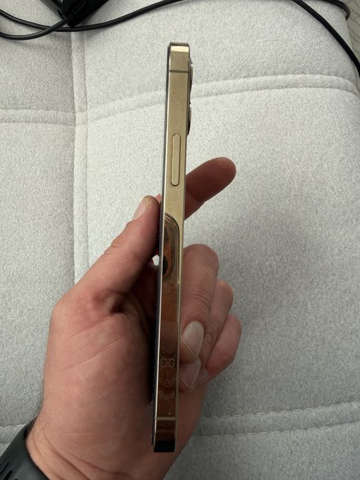 Iphone 12 pro в перфектно състояния..