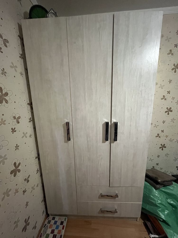 Шкаф в отличном состоянии срочно без торга