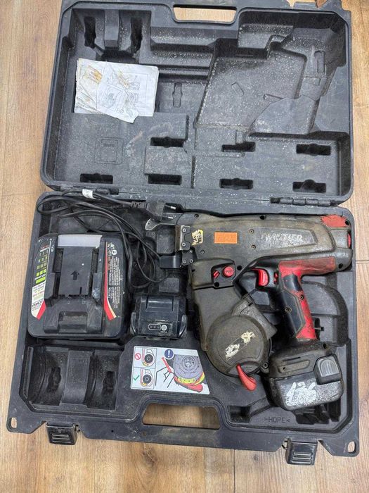 Masina de legat fier-beton RB441T MAX cu incarcator si 2 acumulatori