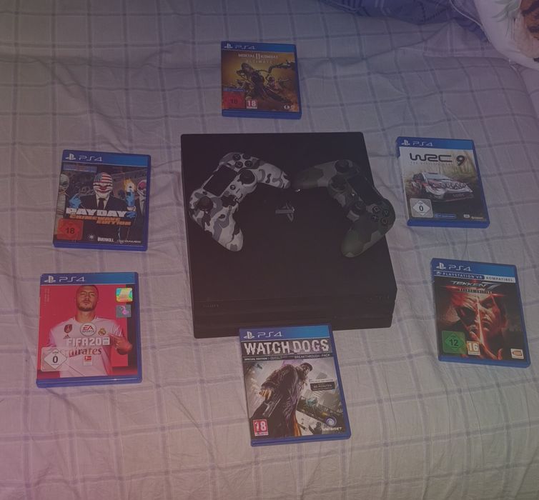 PlayStation 4 Slim 1TB + 6 Jocuri 

Vând PS4 Slim cu 1TB