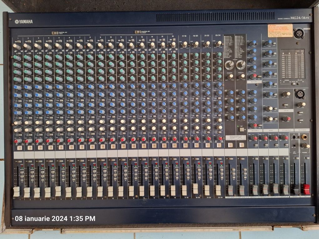 Vând mixer profesional Yamaha MG24/14FX