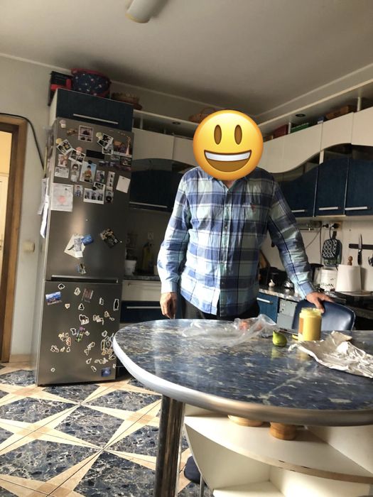 Se vinde mobila bucatarie cu masa tip insula