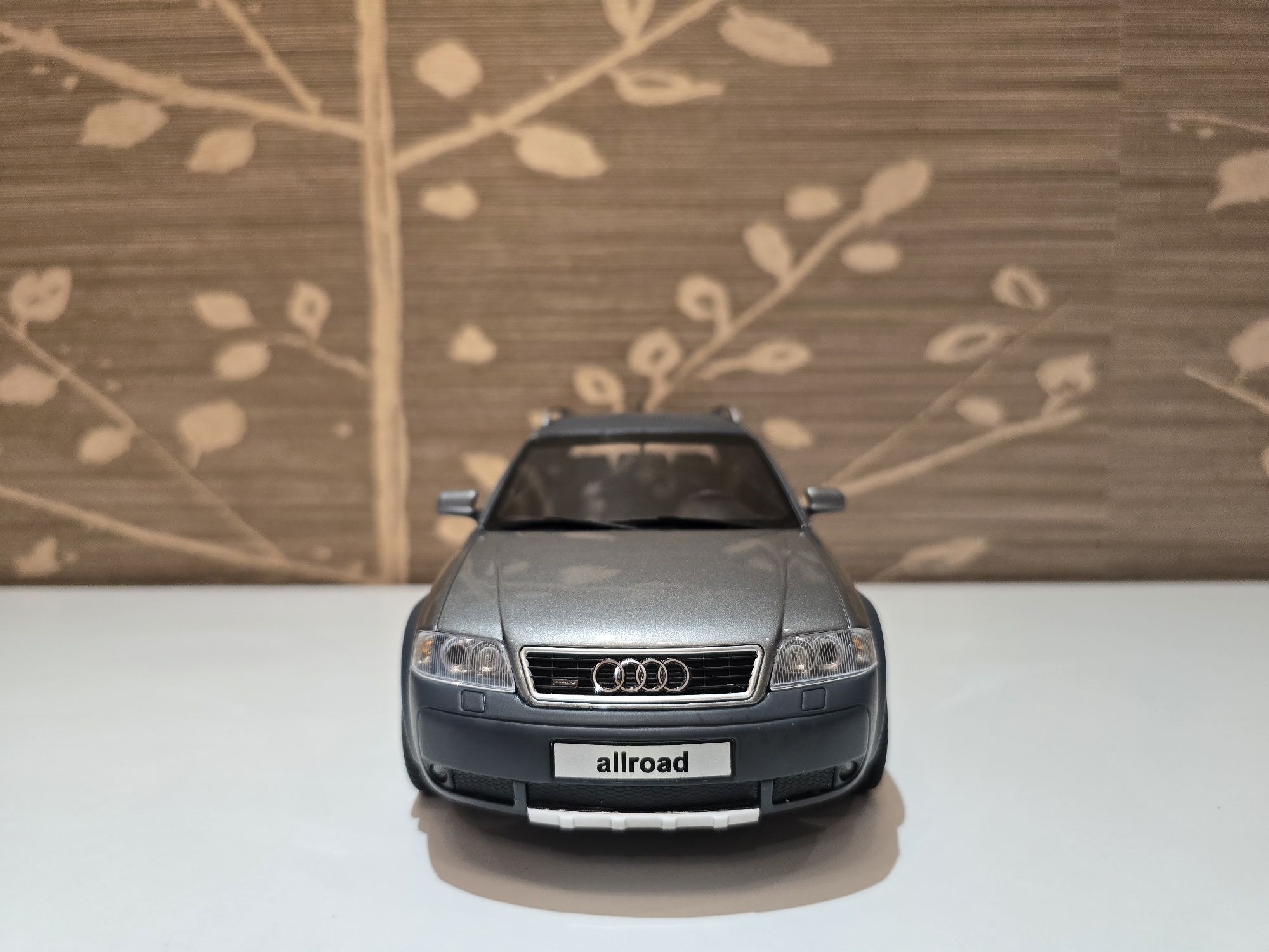 Audi Allroad 1:18 на Otto