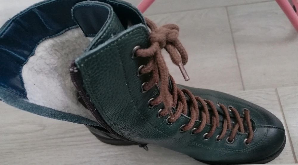 Bocanci piele mărimea 36 cu interior de 23 cm