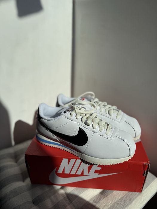 Nike Cortez unisex adidasi alb cu negru marimea 40 noi originali