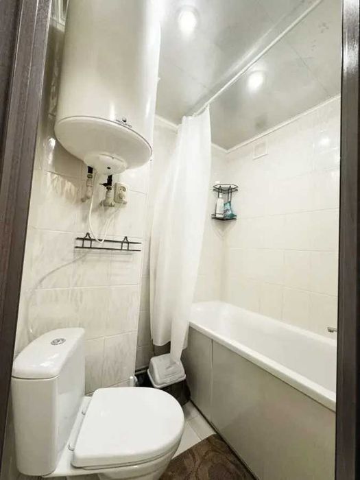 Дава се под наем Тристаен апартамент в София, Център - 100 кв.м за 561 € - Снимка #1