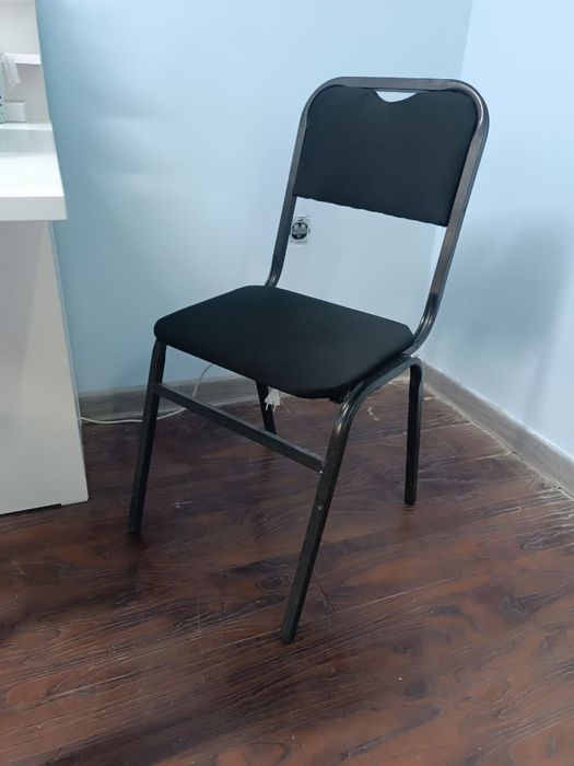 Manikiyur stol oq randa