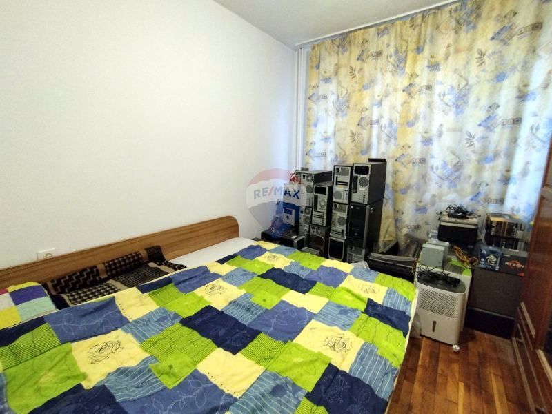 Продава се Тристаен апартамент в Варна, Победа - 84 кв.м за 1881 €/кв.м - Снимка #1