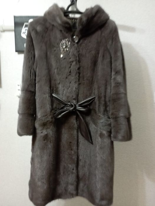 Продаю женскую норковую шубу в отличном состояний