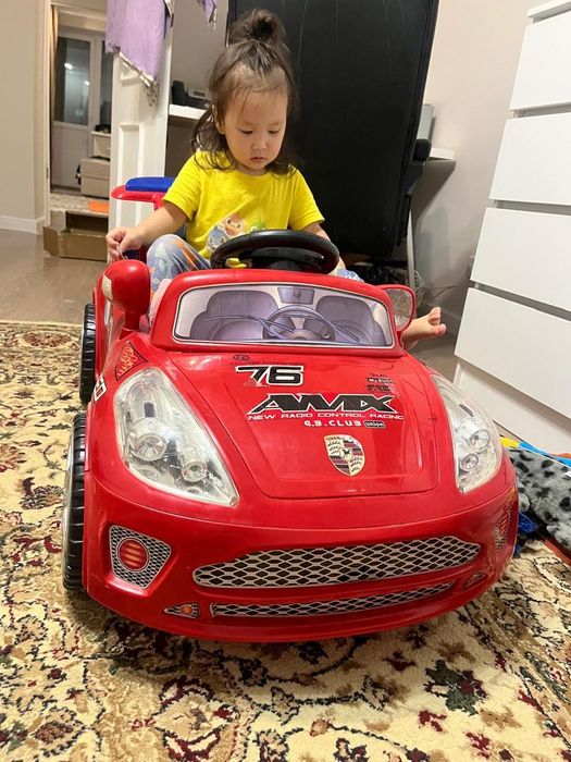 Продам машину детскую