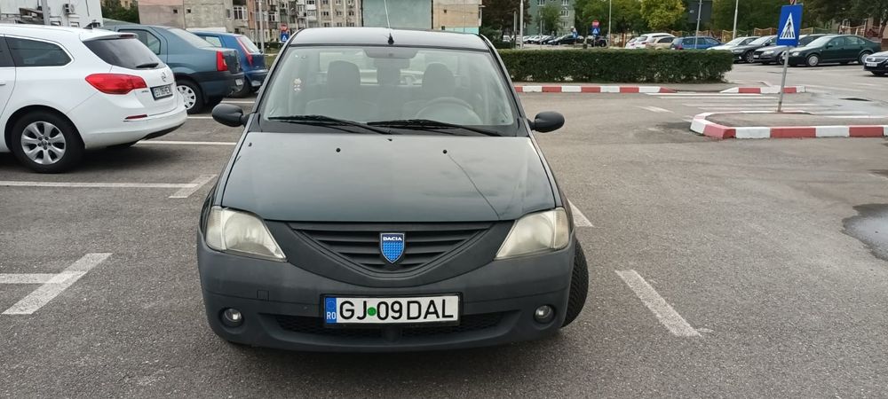 Vând Dacia Logan 2005