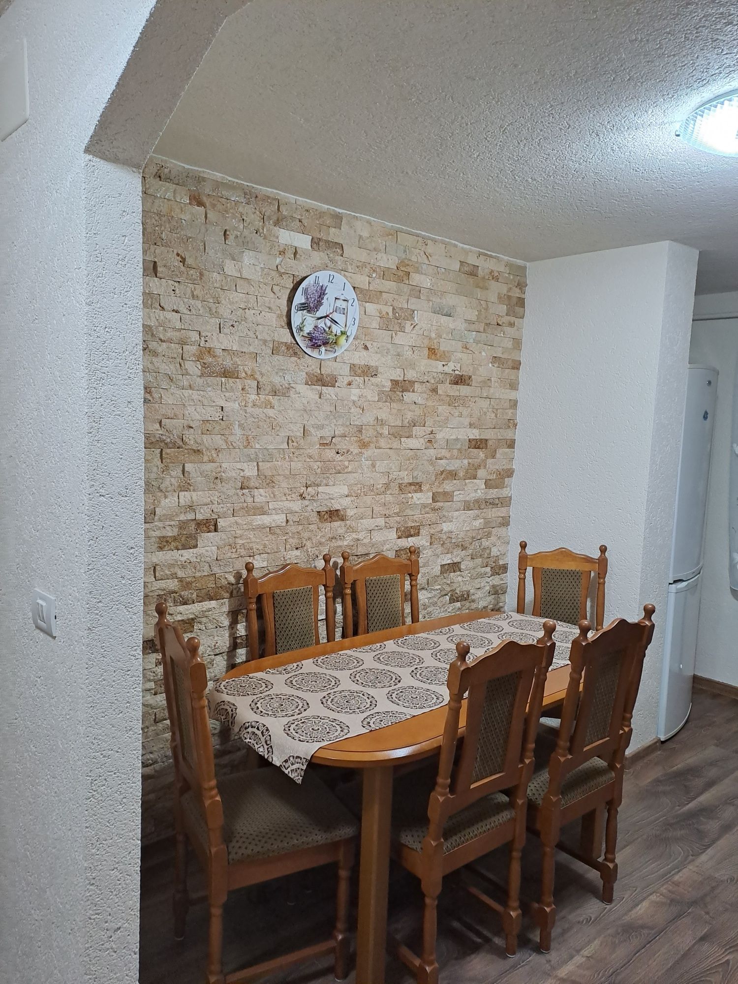 Ofer spre închiriere apartament cu doua camere.