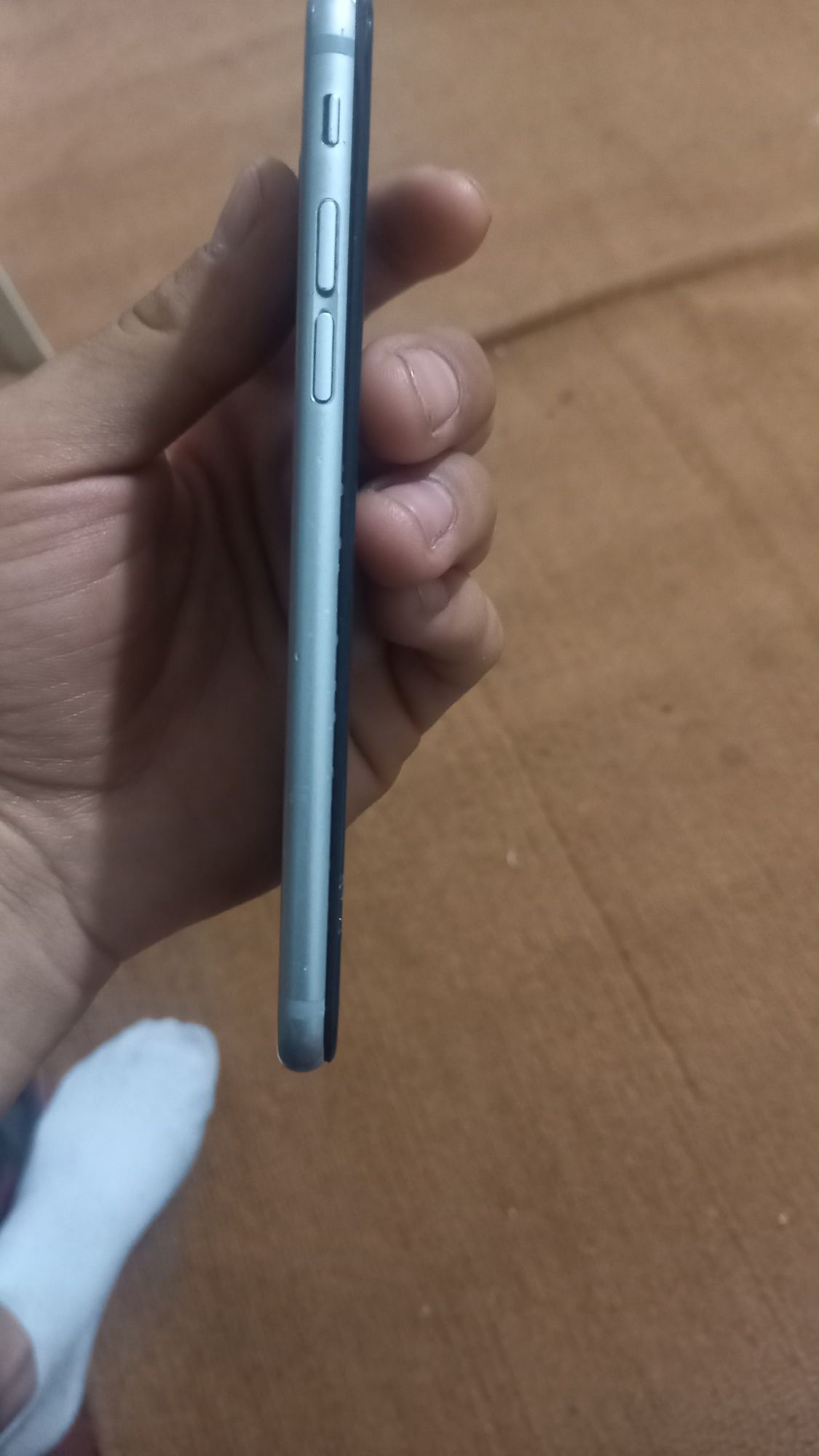 Iphone 6 64GB dakument karobka yoq pasport kopiya beriladi