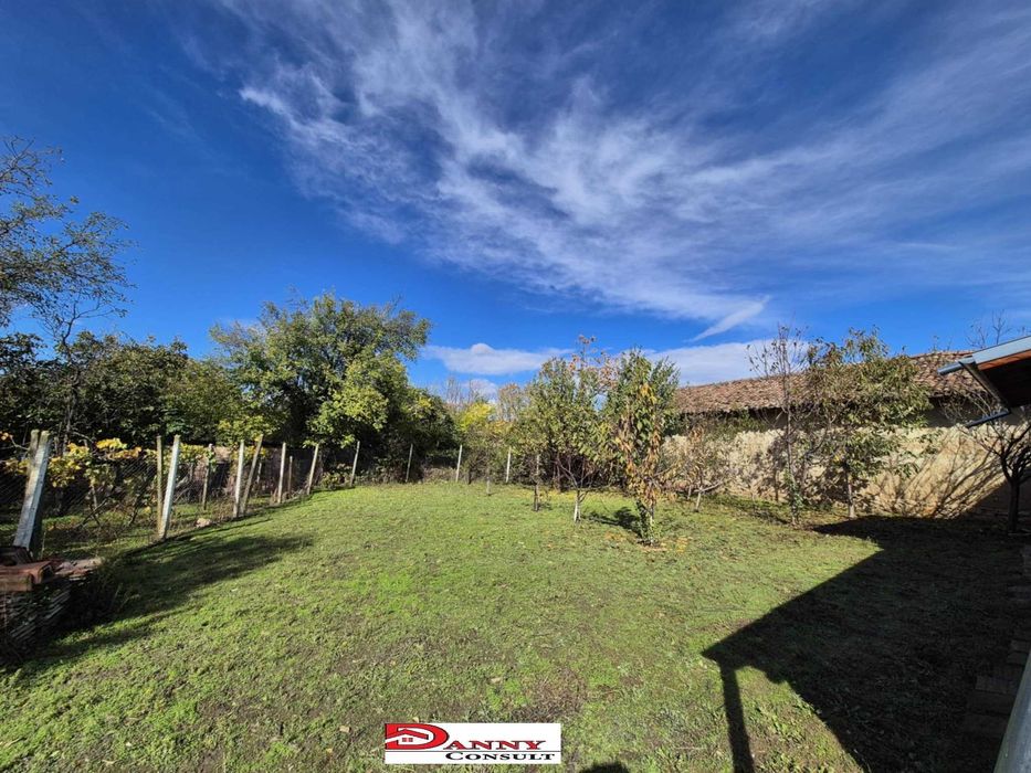 Ремонтирана къща с двор в с. Поликраище, обл. Велико Търново