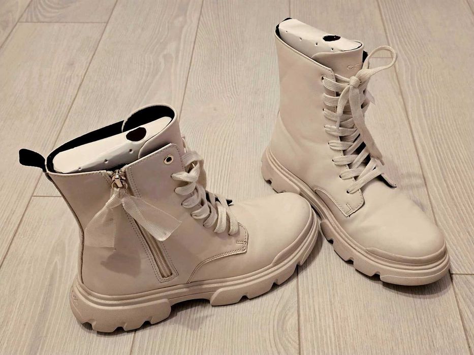 Cizme fete Geox marimea 36 culoarea bej