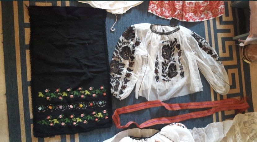 Costume populare, in stare foarte buna