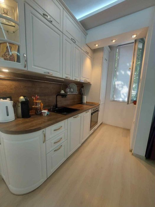 Дава се под наем Тристаен апартамент в София, Център - 68 кв.м за 796.62 € - Снимка #2