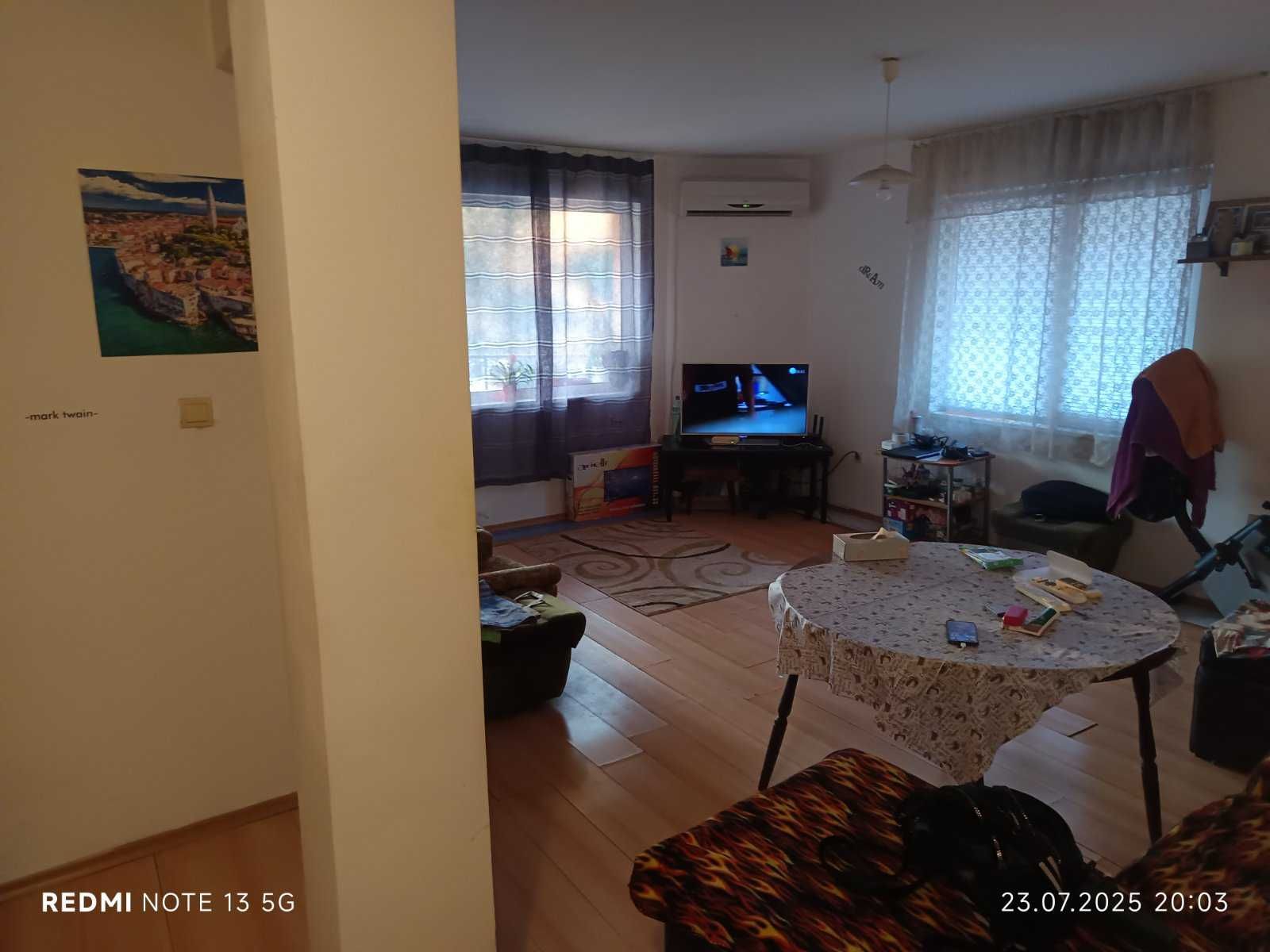 Продавам двустаен апартамент в кв Левски 84 кв. Тухла.