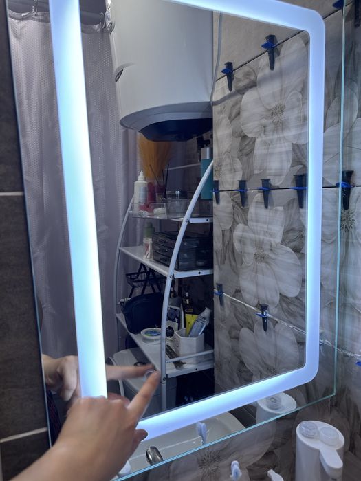 Продам зеркало с подсветкой