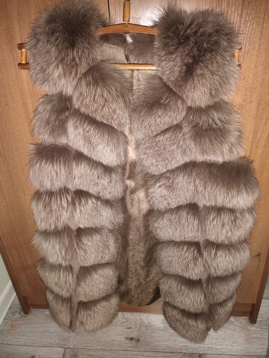 Продам меховую жилетку!