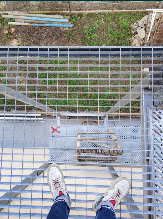 Confectionam scarii metalice zincate exterioare și pentru incendii , p