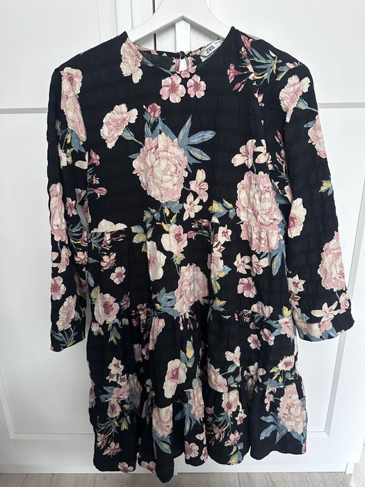 Продавам роклички Зара и Мохито