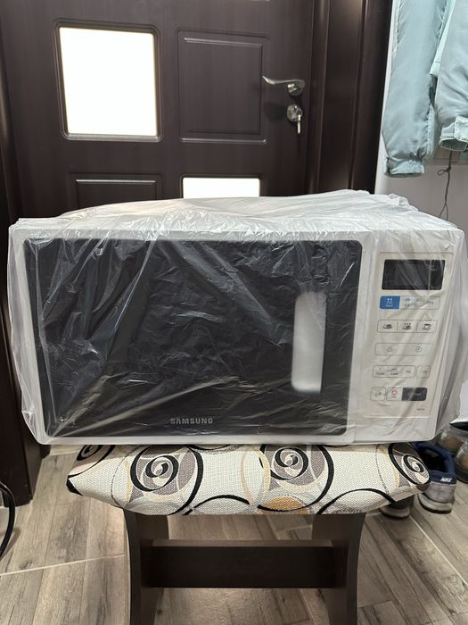 Vând cuptor cu microunde Samsung