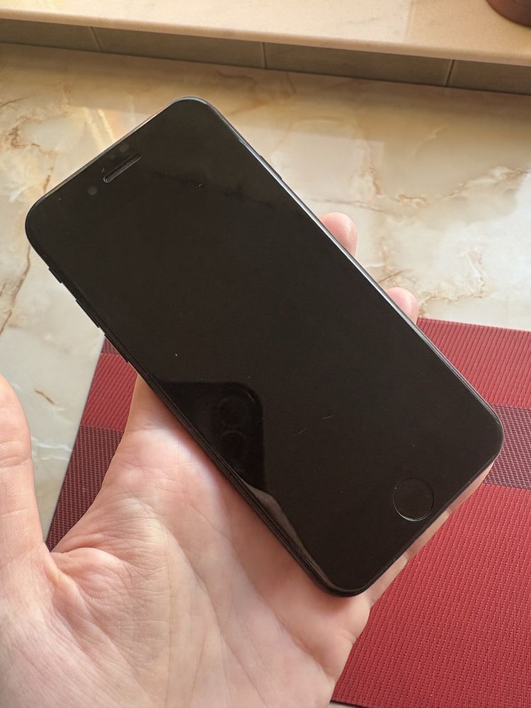 Vand Iphone SE 2020 64 GB