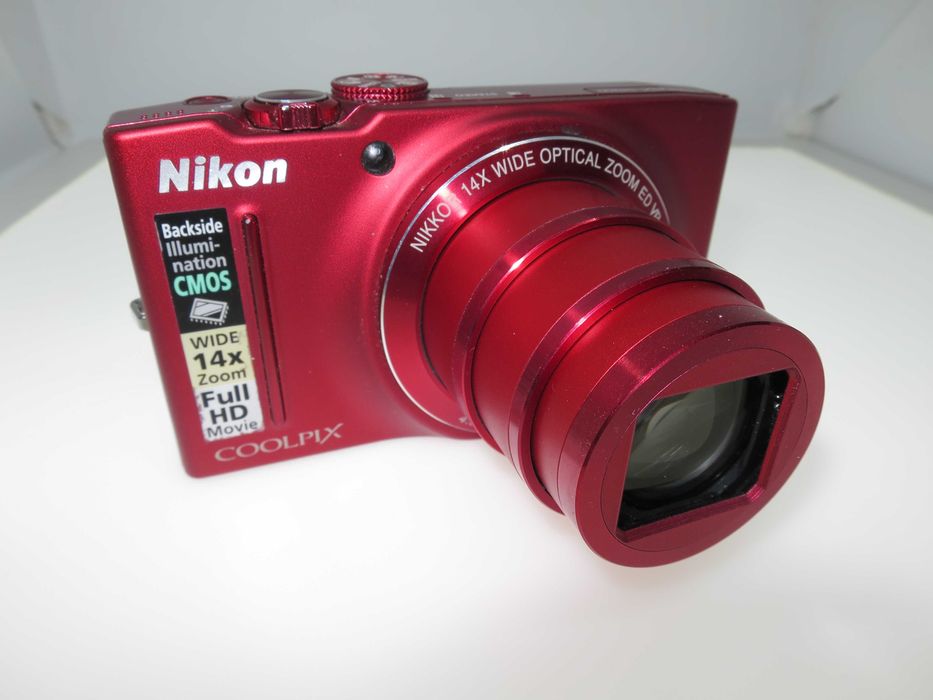 Компактен фотоапарат Nikon Coolpix S8200 14x широк оптичен зум отличен