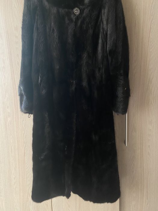 Шуба норка,в отличном состоянии.Срочно!Черный бриллиант!50-52размер.