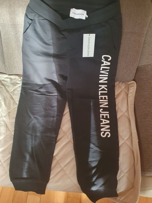 Vand pantaloni trening noi originali Calvin Klein Jeans marimi S si M