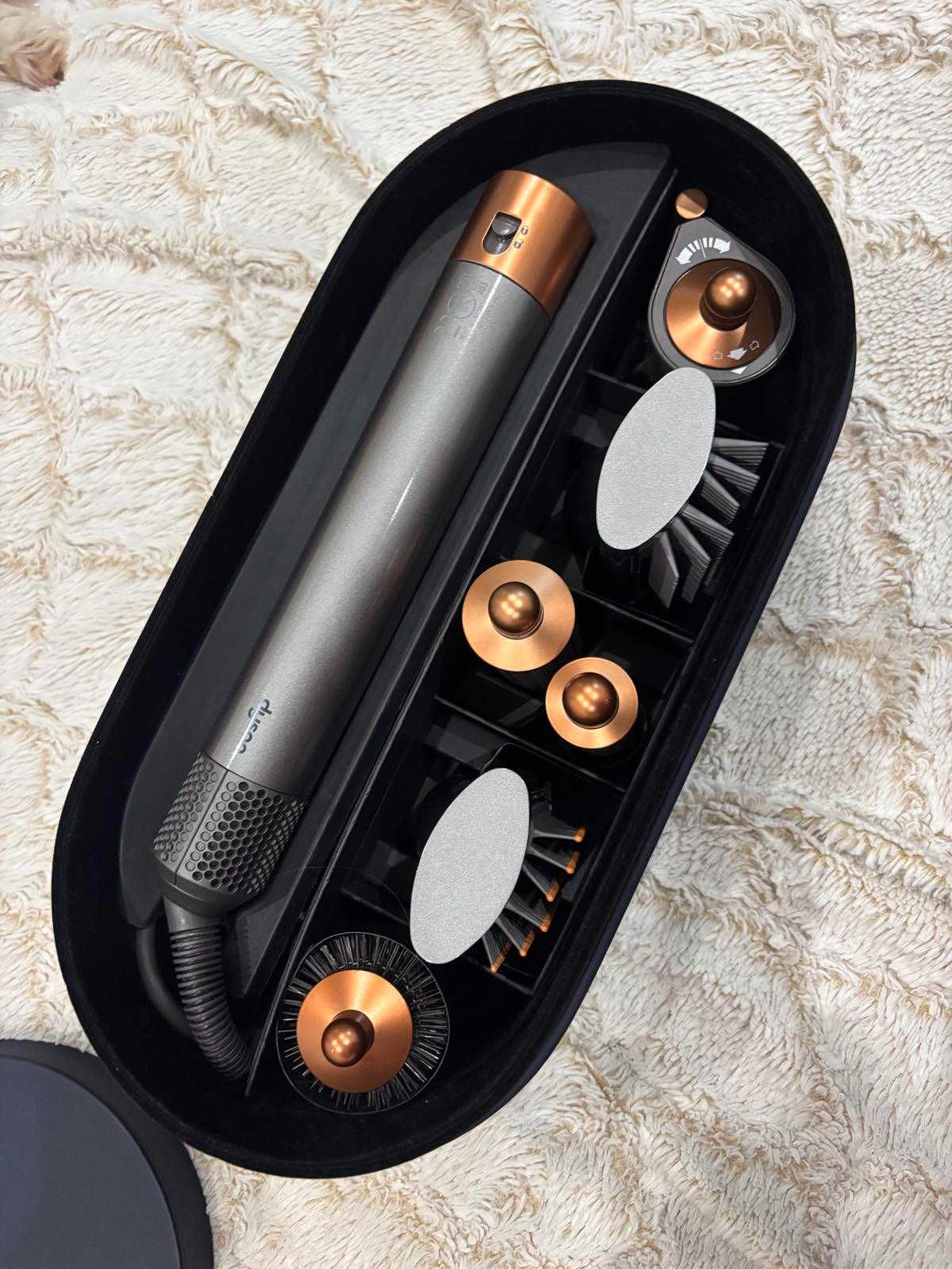 Продавам Сешоар DYSON
